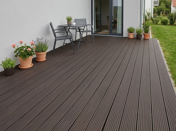 Terrassendiele WPC graubraun gebürstet Hohlkammerprofil