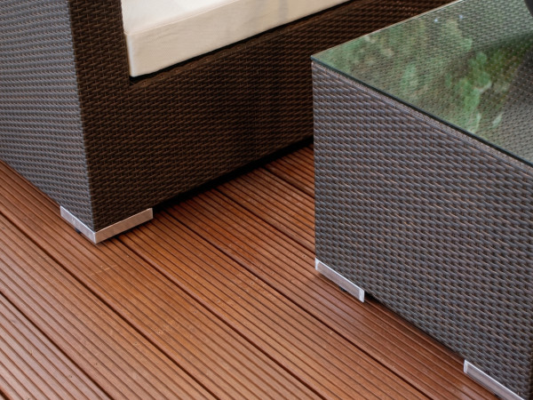 Hinweis: Abbildung zeigt Diele mit bearbeiteter Oberfläche; gelieferte Dielen haben natürliche Holzmerkmale.