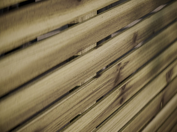 Sichtschutzzaun Lamellenzaun Kiefer Aosta Kastanienfarbe